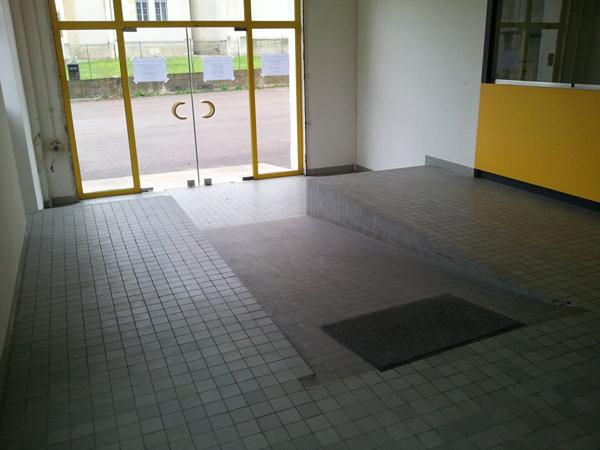 A VENDRE -BUREAUX / SURFACE DE VENTE / STOCKAGE - CENTRE VILLE FOURCHAMBAULT