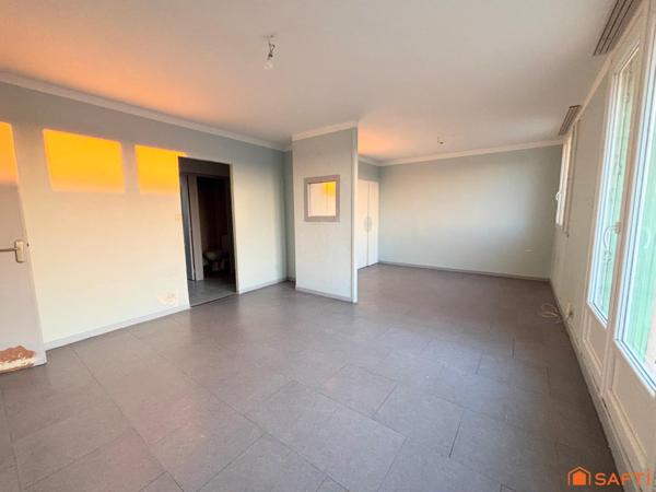 Appartement 2 chambres Balcon Cave et loggia.