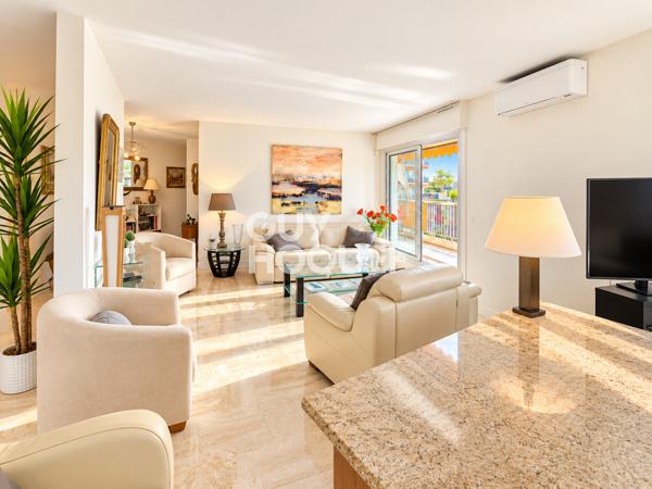 Appartement 4 pièces à vendre avec vue marina et mer à Mandelieu La Napoule