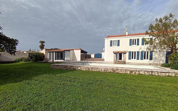 Maison à vendre    7 pièces •  Sainte-Soulle