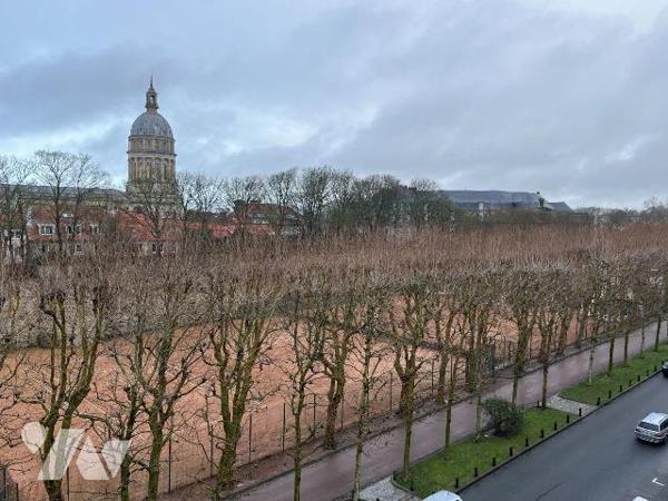 Uniquement chez votre Notaire.
Notre Service Immobilier vous propose ce magnifique appartement...