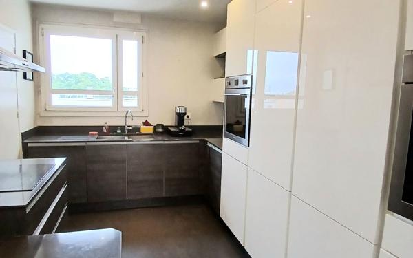 Appartement à louer    4 pièces • 110,25 m2 Paris 19