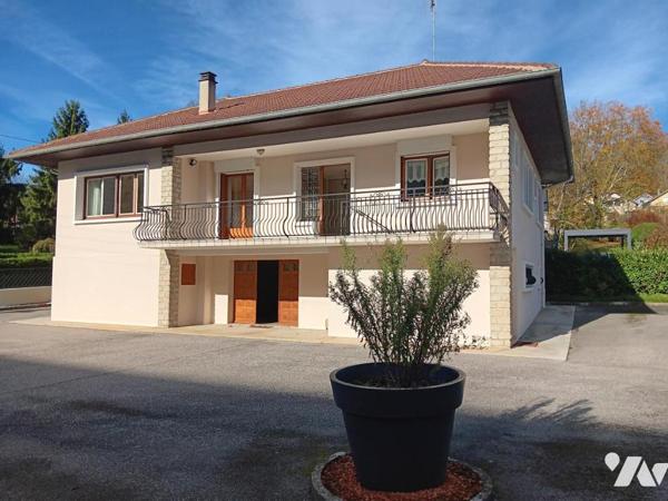 Maison individuelle sur la commune de LONS LE SAUNIER trois chambres.