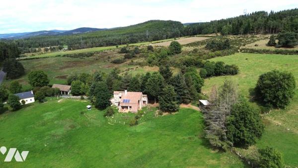 MAISON D'ARCHITECTE EN PIERRE SUR 5 HECTARES - SAINT ALBAN SUR LIMAGNOLE (LOZERE)