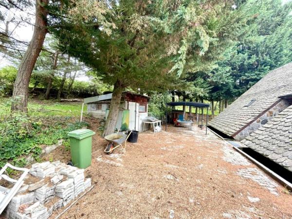 MAISON D'ARCHITECTE EN PIERRE SUR 5 HECTARES - SAINT ALBAN SUR LIMAGNOLE (LOZERE)