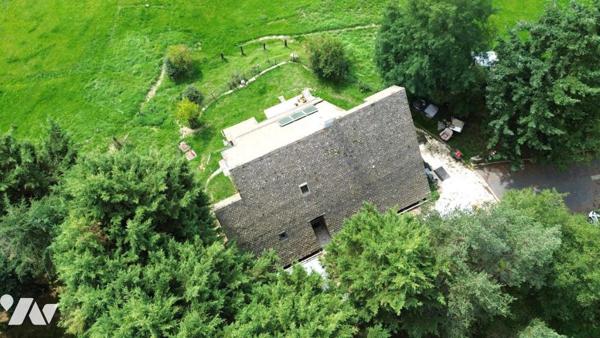 MAISON D'ARCHITECTE EN PIERRE SUR 5 HECTARES - SAINT ALBAN SUR LIMAGNOLE (LOZERE)
