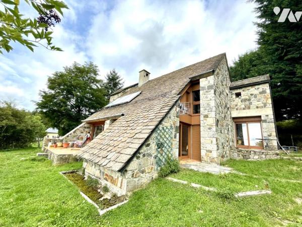 MAISON D'ARCHITECTE EN PIERRE SUR 5 HECTARES - SAINT ALBAN SUR LIMAGNOLE (LOZERE)