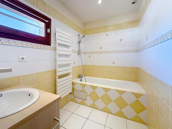 Maison sur Pradines avec 3 chambres et garage