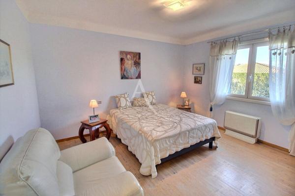 VILLA MÉDITERRANÉENNE DE 270 M² SUR TERRAIN DE 3100 M² DIVISIBLE