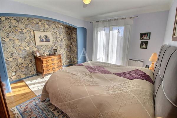 VILLA MÉDITERRANÉENNE DE 270 M² SUR TERRAIN DE 3100 M² DIVISIBLE