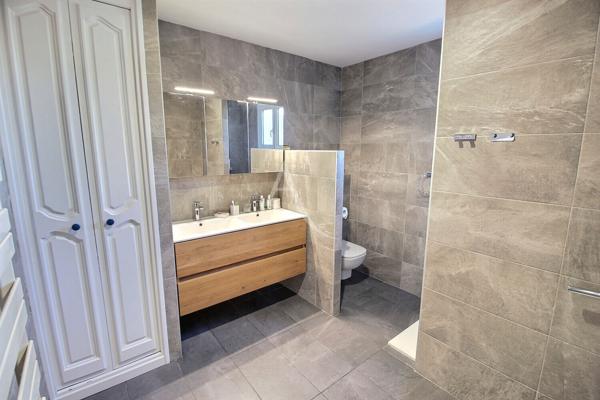 VILLA MÉDITERRANÉENNE DE 270 M² SUR TERRAIN DE 3100 M² DIVISIBLE