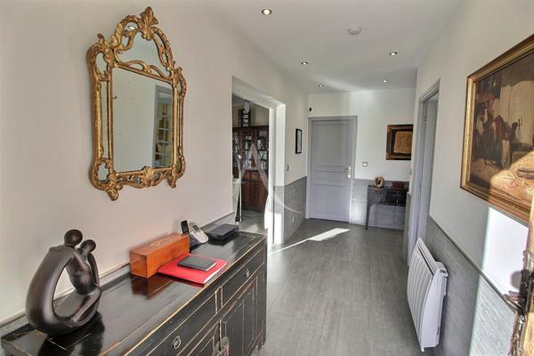 VILLA MÉDITERRANÉENNE DE 270 M² SUR TERRAIN DE 3100 M² DIVISIBLE