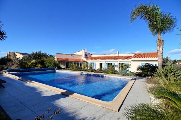 VILLA MÉDITERRANÉENNE DE 270 M² SUR TERRAIN DE 3100 M² DIVISIBLE