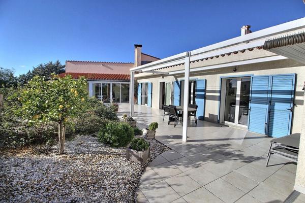 VILLA MÉDITERRANÉENNE DE 270 M² SUR TERRAIN DE 3100 M² DIVISIBLE