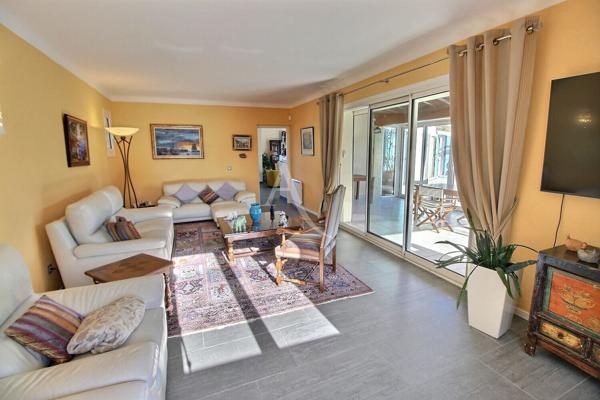 VILLA MÉDITERRANÉENNE DE 270 M² SUR TERRAIN DE 3100 M² DIVISIBLE