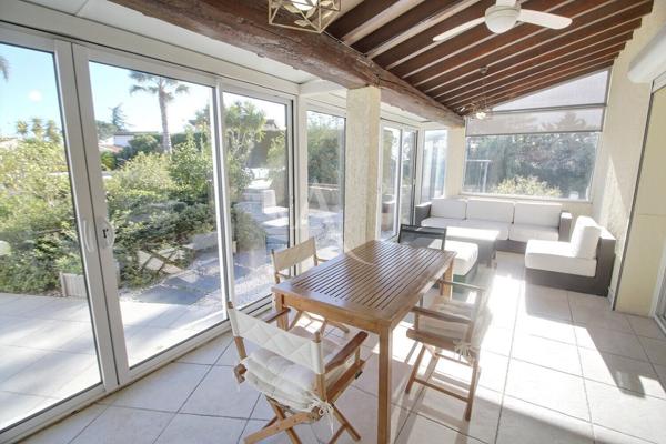 VILLA MÉDITERRANÉENNE DE 270 M² SUR TERRAIN DE 3100 M² DIVISIBLE