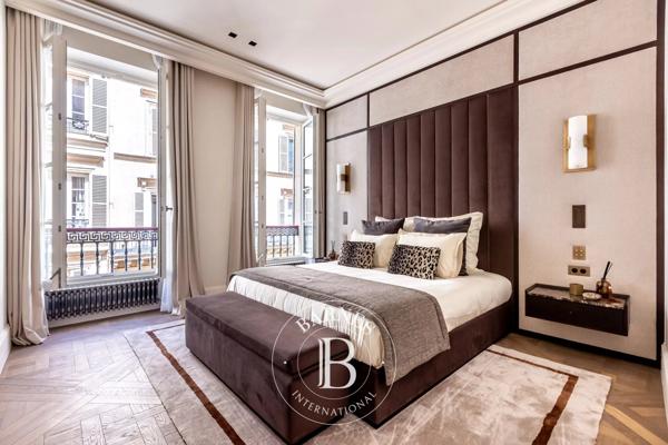 Paris 1er, Appartement 3 Chambres -  163 m² à vendre
