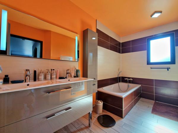 Forges (17290) Maison contemporaine de plain pied en exclusivité sur la commune de Forges