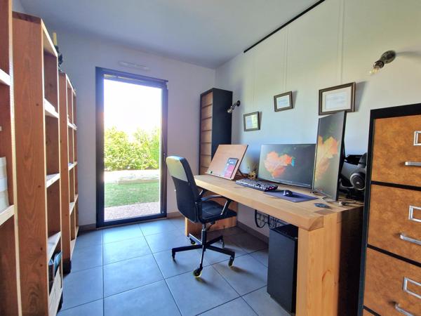 Forges (17290) Maison contemporaine de plain pied en exclusivité sur la commune de Forges