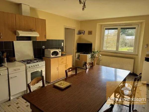 Vente                                                      Ferme
                        
                     9 pièces                      161 m2                     à Ségur