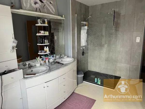 Vente                                                      Ferme
                        
                     9 pièces                      161 m2                     à Ségur