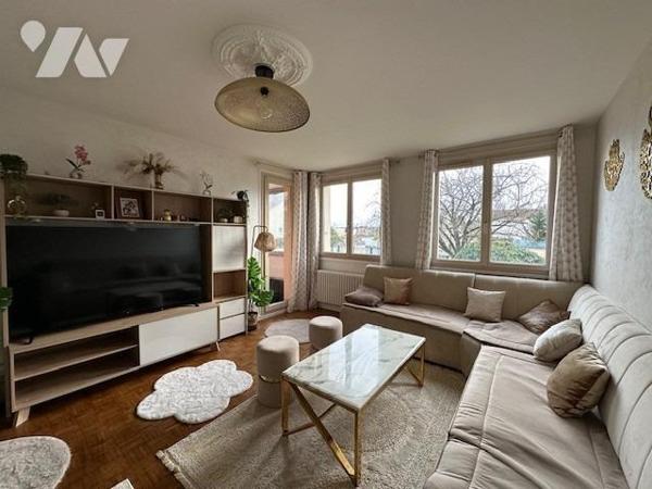 Appartement de type 4 pièces de 88.84 m² (loi carrez) avec cave .