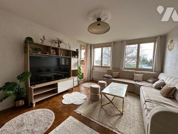 Appartement de type 4 pièces de 88.84 m² (loi carrez) avec cave .