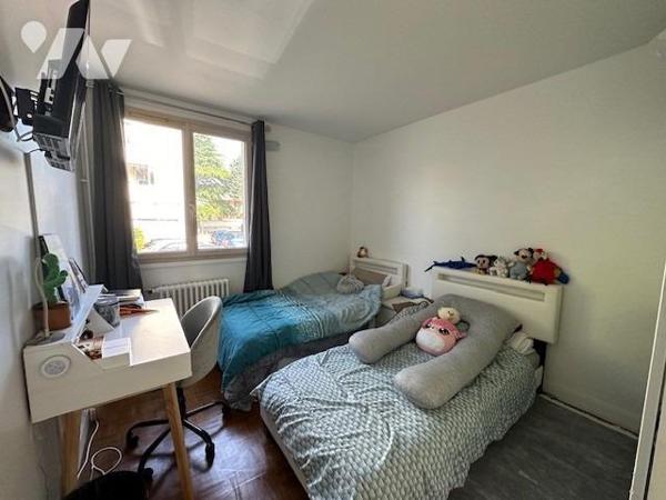 Appartement de type 4 pièces de 88.84 m² (loi carrez) avec cave .