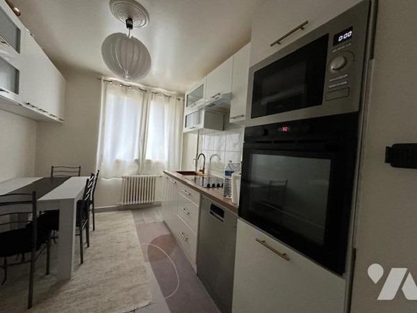 Appartement de type 4 pièces de 88.84 m² (loi carrez) avec cave .