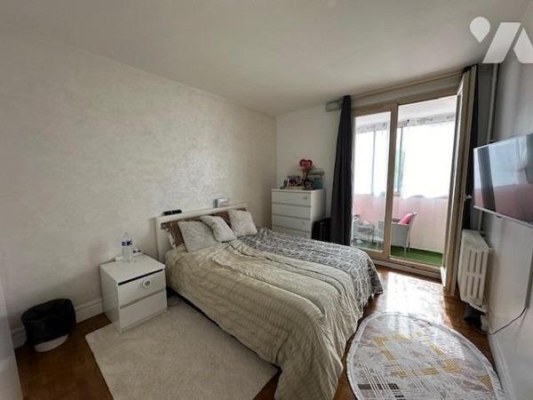 Appartement de type 4 pièces de 88.84 m² (loi carrez) avec cave .