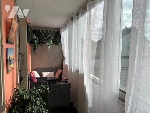 Appartement de type 4 pièces de 88.84 m² (loi carrez) avec cave .