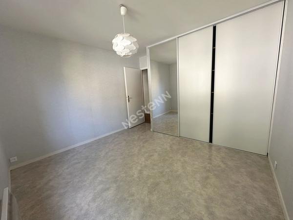 Appartement T2 Villeurbanne 51m2, TOTEM LIMITE LYON 3, garage