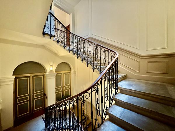 Avignon Intra-muros T2 exceptionnel de 71 m2