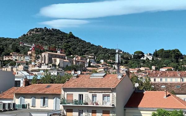 Appartement à vendre    2 pièces • 51 m2 Hyères