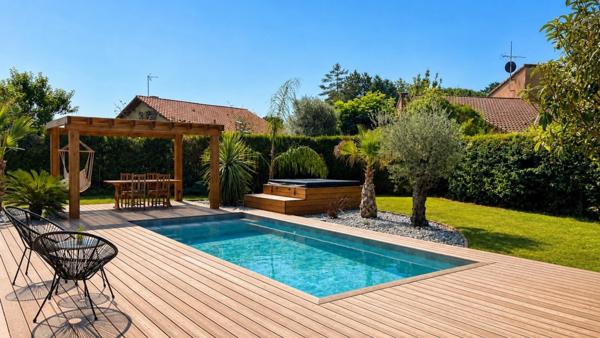 Maison 3 chambres, rénovée, de plain-pied avec piscine chauffée et jacuzzi