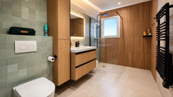 Maison 3 chambres, rénovée, de plain-pied avec piscine chauffée et jacuzzi
