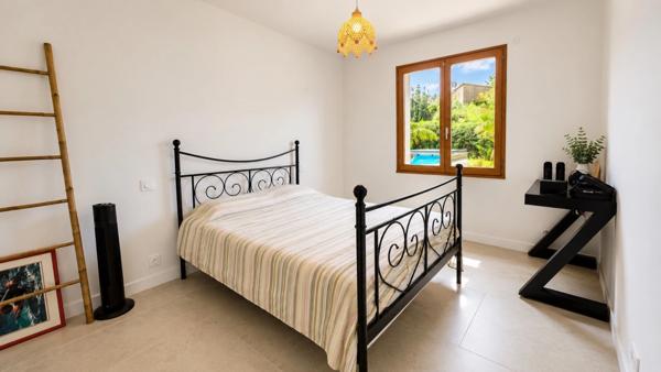 Maison 3 chambres, rénovée, de plain-pied avec piscine chauffée et jacuzzi