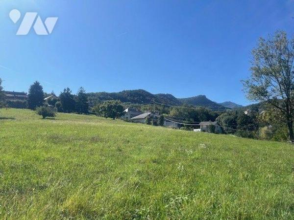 Terrain 1000 m² LA RAVOIRE 

Situé dans un environnement paisible à La Ravoire, ce beau terra...