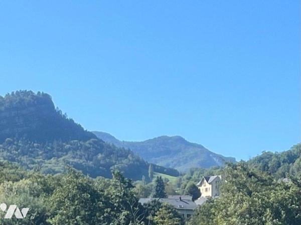 Terrain 1000 m² LA RAVOIRE 

Situé dans un environnement paisible à La Ravoire, ce beau terra...