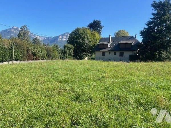 Terrain 1000 m² LA RAVOIRE 

Situé dans un environnement paisible à La Ravoire, ce beau terra...