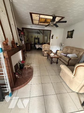 Maison individuelle de type chalet avec garage - rue calme car sans issue