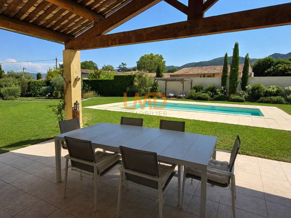 Belle propriété familiale avec piscine et vue sur le Luberon