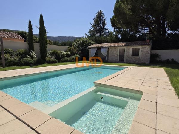 Belle propriété familiale avec piscine et vue sur le Luberon
