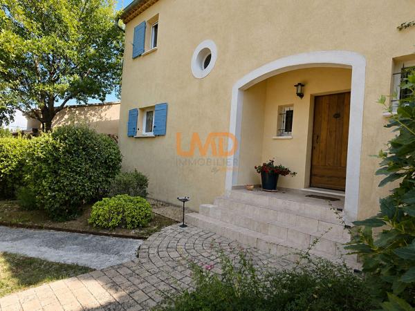 Belle propriété familiale avec piscine et vue sur le Luberon