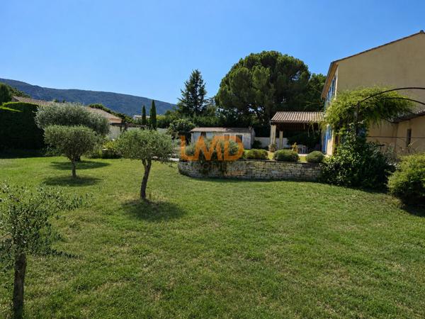 Belle propriété familiale avec piscine et vue sur le Luberon