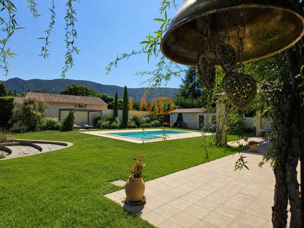 Belle propriété familiale avec piscine et vue sur le Luberon