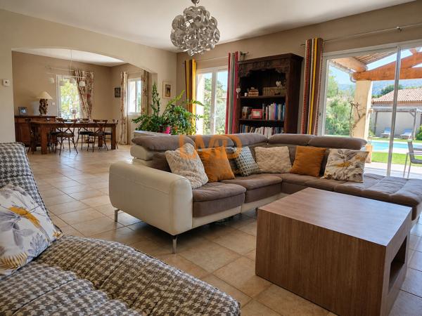 Belle propriété familiale avec piscine et vue sur le Luberon