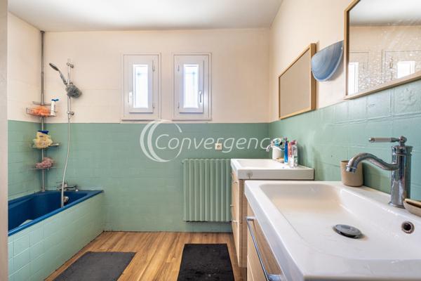 Maison
                                                                                                                                                                                                                                                                                                                        5 pièce(s)                                                                                                                                                                                                          3 chambre(s)                                                                                                                                                                                                          157  m²