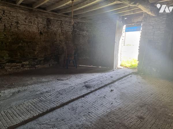 Bâtiment en pierre - PRECEY