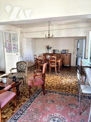 Petit-Quevilly Mairie. Maison de 140m² - Fort potentiel
